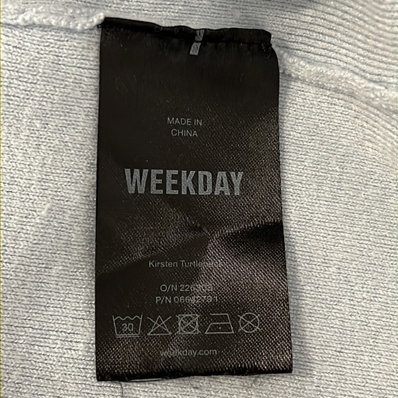 Revolve WEEKDAY Blue Slim Fit Minimalist Kirsten Turtleneck Wool Sweater Small - Picture 10 of 13